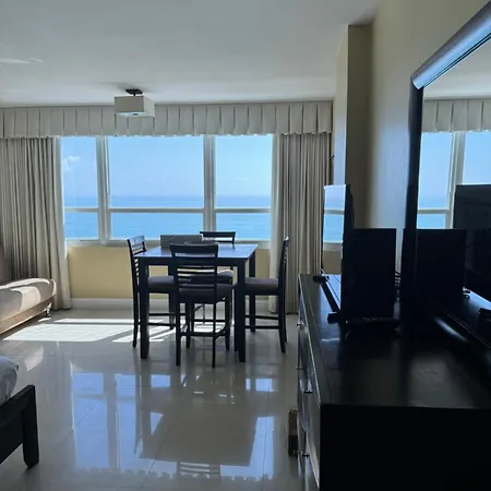 Castle Beach Studio,Tennis Court And Swimming Pool With Beach Access